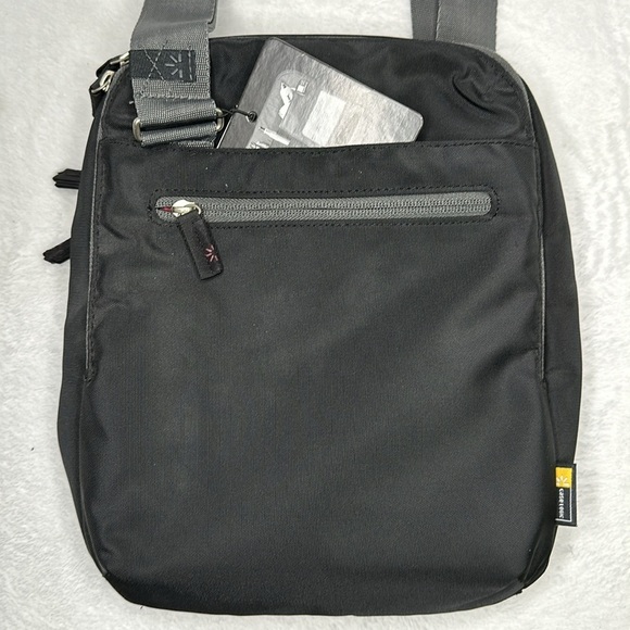 Case Logic Small Notebook Sling Bag - Picture 4 of 10